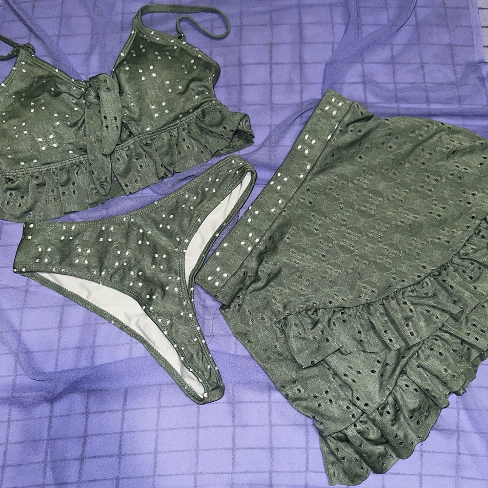 Green Lace Swim Bra with Intricate Design